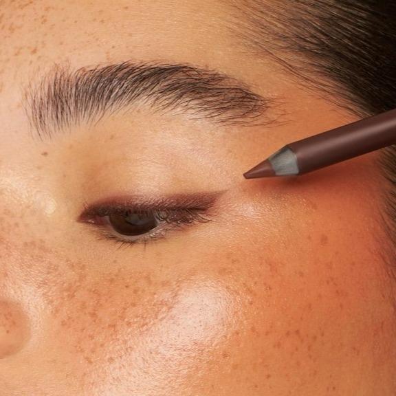 🔥Heißer Verkäufer 50% Rabatt🌟Kaufen Sie 1, bekommen Sie 1 gratis🔥gratis dazuLanganhaltender Farbintensiver Augenstift