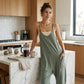 👗✨ 50% RABATT! Minimalistischer Overall mit Taschen und V-Ausschnitt – Schlicht, elegant & perfekt für Alltag, Büro & Freizeit 🌿
