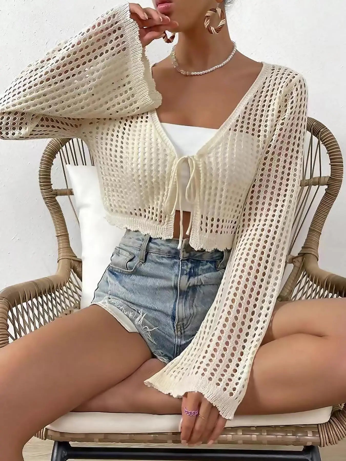 🧥✨ Kurzer Cardigan mit Lochmuster und vorderem Bindeband für Damen – 50% RABATT! Leicht, feminin & perfekt für Übergangszeit und Sommerabende 🍂