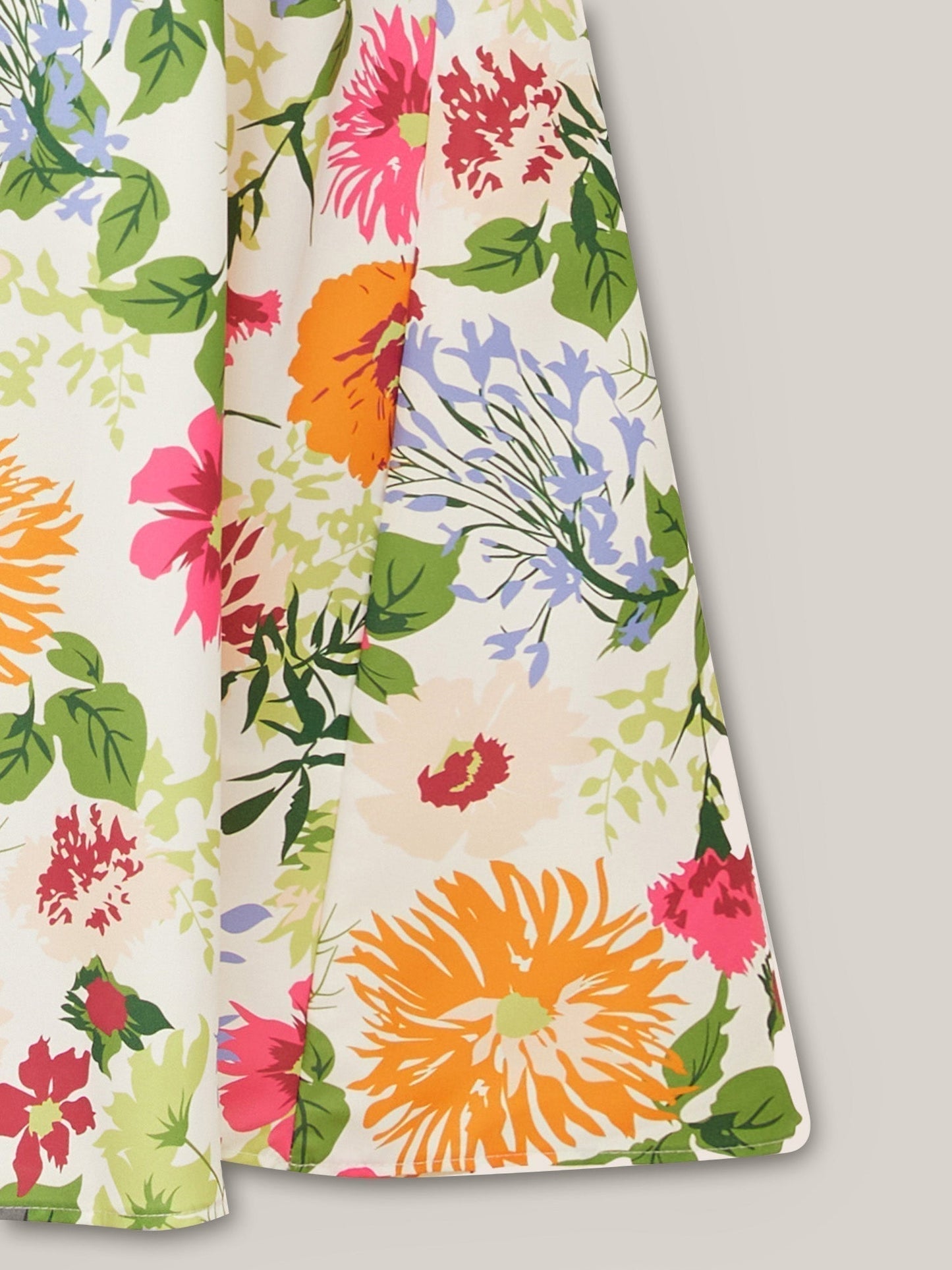 👗⏰ SOMMER HEISSER VERKAUF: 50% RABATT! Geblümtes Smock-Kleid mit eckigem Ausschnitt und Taschen – Bequem, verspielt & perfekt für warme Tage 🌸✨