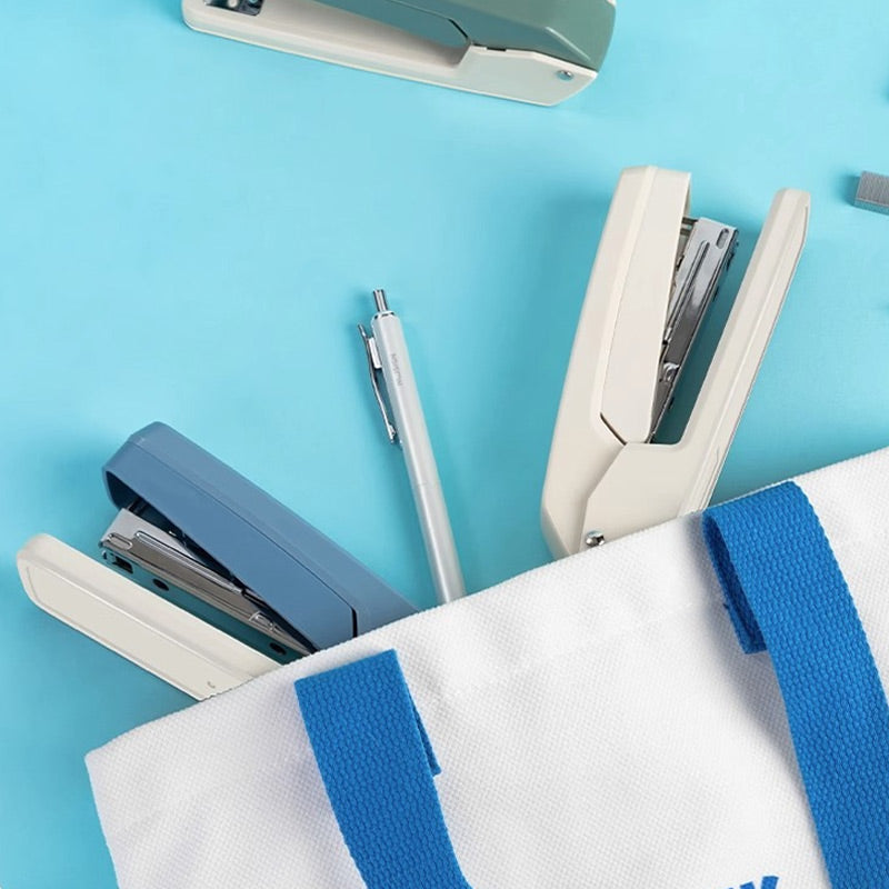 📎 50% RABATT! 🔄 Schwenkbarer Hefter – 3 Winkel für Büro & Schule – Flexibel heften in jeder Position – Ideal für Ecken, Kanten & Poster – Ergonomisch & platzsparend ✨