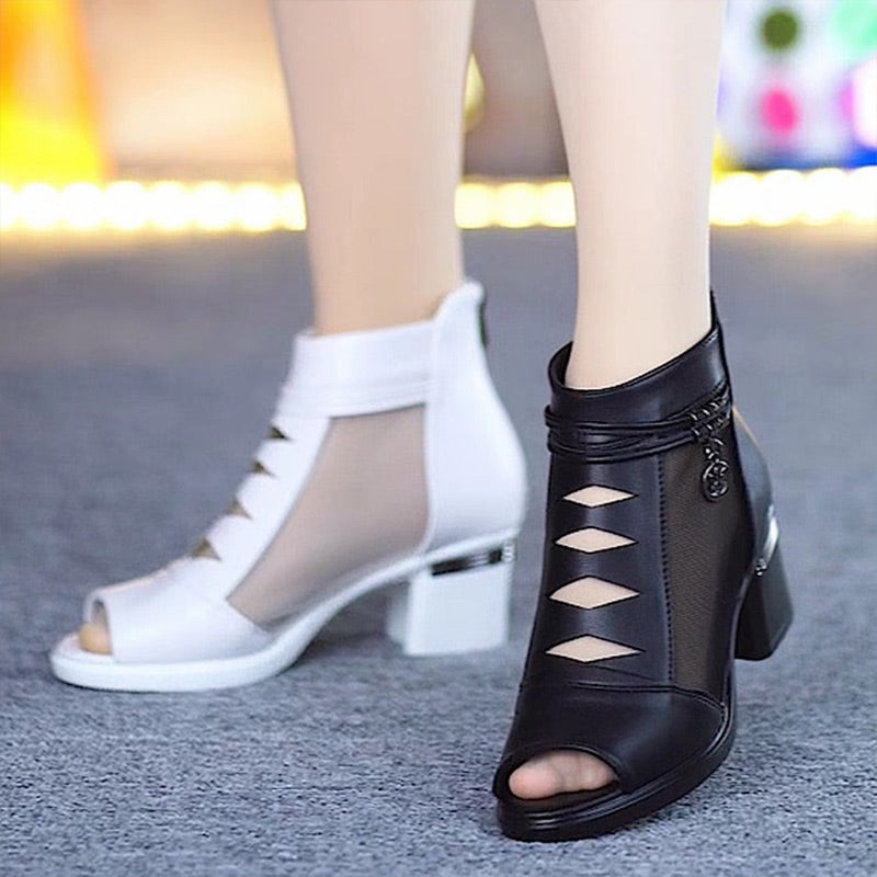 👢🥰 50% RABATT! Weiches Leder Damen Stiefeletten mit Netzstoff-Einsatz – Sandalen-Design mit praktischem mittlerem Absatz – Perfekt für jeden Tag, Frühling & Herbst ✨