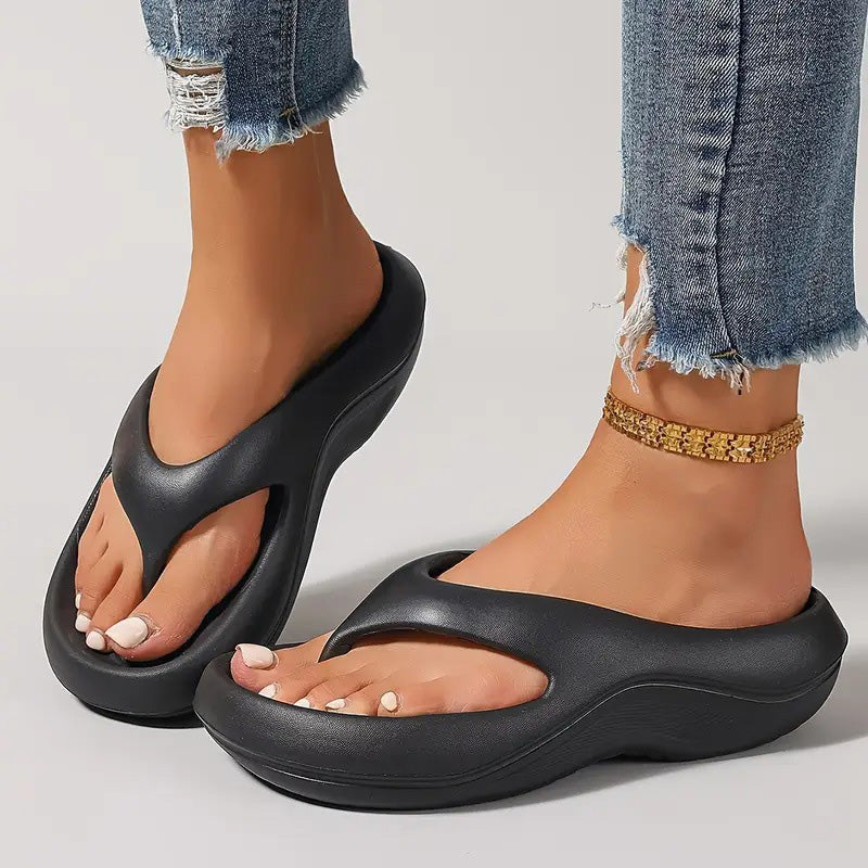 👡🌟 50% RABATT! Modische, rutschfeste Zehentrenner mit weicher, dicker Sohle – Leicht, bequem & perfekt für Sommer & Freizeit 🏖️