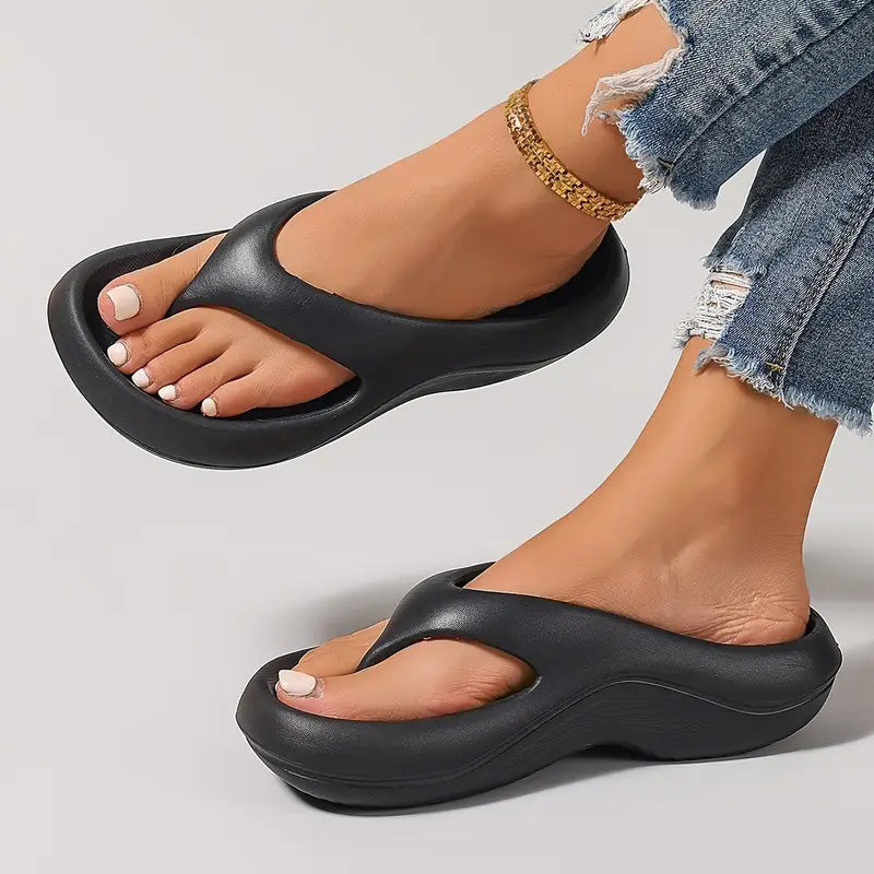 👡🌟 50% RABATT! Modische, rutschfeste Zehentrenner mit weicher, dicker Sohle – Leicht, bequem & perfekt für Sommer & Freizeit 🏖️