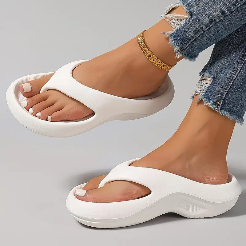 👡🌟 50% RABATT! Modische, rutschfeste Zehentrenner mit weicher, dicker Sohle – Leicht, bequem & perfekt für Sommer & Freizeit 🏖️