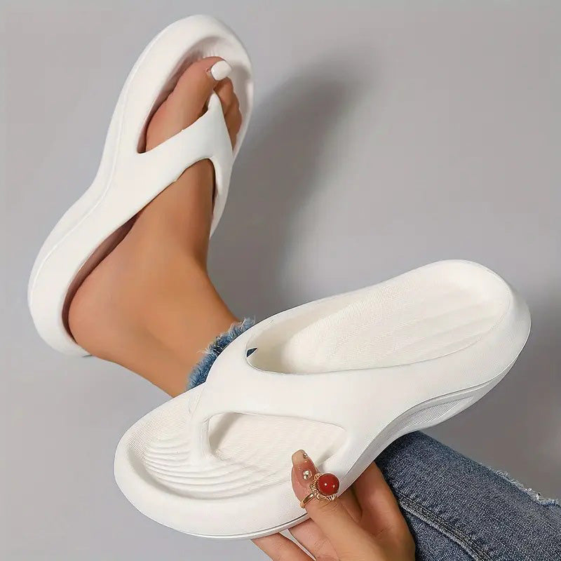 👡🌟 50% RABATT! Modische, rutschfeste Zehentrenner mit weicher, dicker Sohle – Leicht, bequem & perfekt für Sommer & Freizeit 🏖️