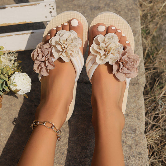 👡🌸 HEISSER SOMMERSCHLUSSVERKAUF! Rutschfeste Strandsandalen für Damen mit floralen Details – Leicht, bequem & perfekt für sonnige Tage am Wasser 🏖️