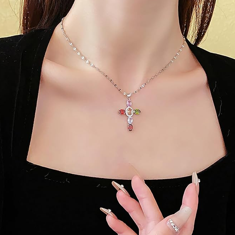 🎉Heißer Verkauf 50% ⚡💖Farbenfrohe Strass-Kreuz-Anhänger Halsketten