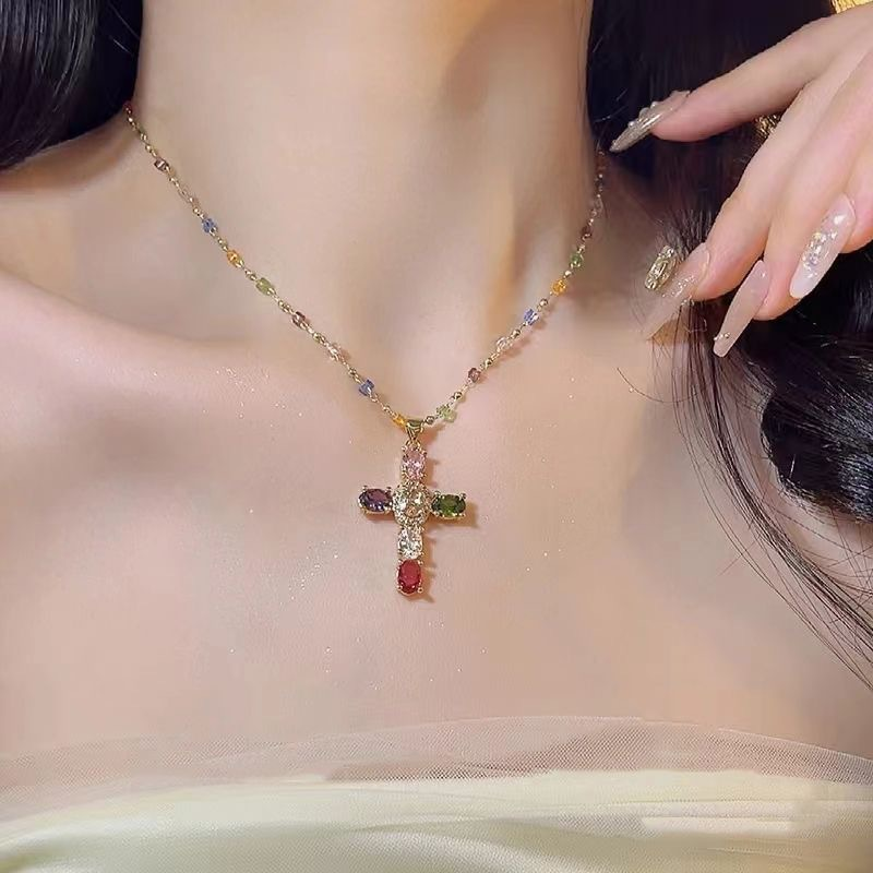 🎉Heißer Verkauf 50% ⚡💖Farbenfrohe Strass-Kreuz-Anhänger Halsketten