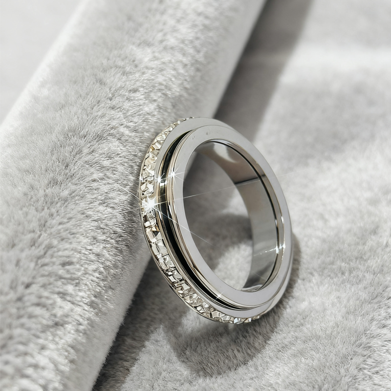 💍Das zweite Stück zum halben Preis 💥Drehbarer Ring in 18K Roségold – Titanstahl, Zirkonia-Steine & Anti-Stress Design für Stil und Entspannung ✨