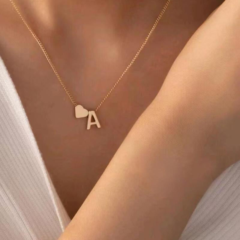 🎄Weihnachtsverkauf 50% Rabatt!!🔥Kleine Initialen-Halsketten mit goldenem Herz Buchstabe A-Z💖