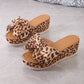 👡🐆 50% RABATT! Damen-Plateausandalen mit Leopardenmuster und Schleife – Wild, stylisch & perfekt für auffällige Looks 💫