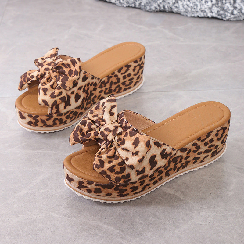 👡🐆 50% RABATT! Damen-Plateausandalen mit Leopardenmuster und Schleife – Wild, stylisch & perfekt für auffällige Looks 💫