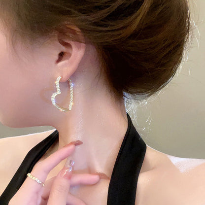 💎👂 50% RABATT! Funkelnde goldene Herzohrringe für Damen – Zeitlos romantisch & perfekt für besondere Momente ✨