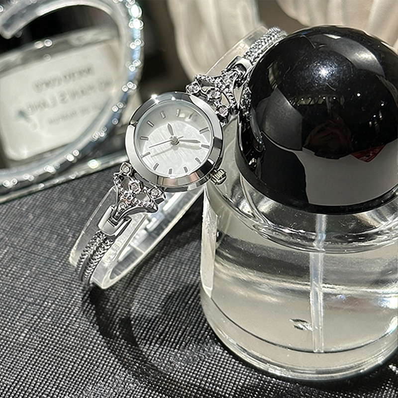 ⌚ Elegante Damenuhr mit Perlmuttzifferblatt – ✨ schimmert in Pastelltönen | 💎 Edelstahlgehäuse | 🦋 italienisches Lederarmband