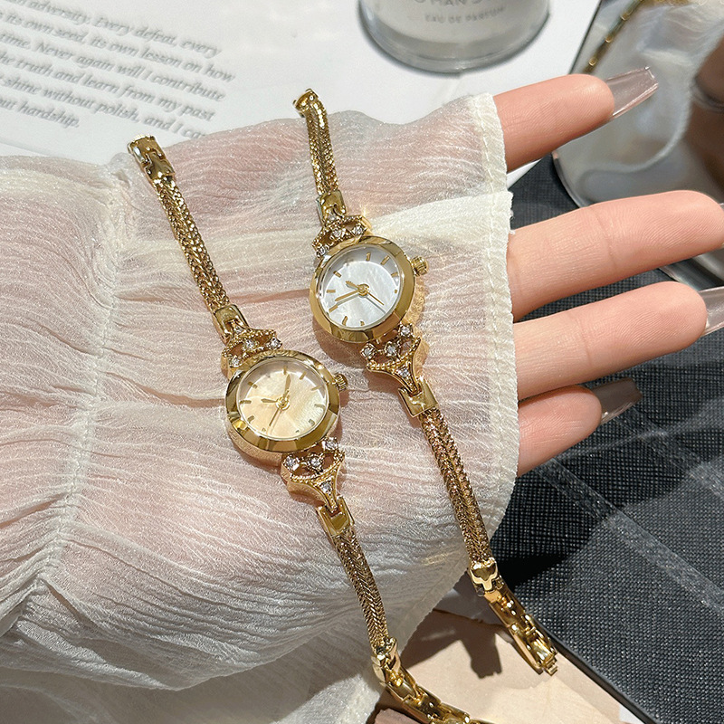 ⌚ Elegante Damenuhr mit Perlmuttzifferblatt – ✨ schimmert in Pastelltönen | 💎 Edelstahlgehäuse | 🦋 italienisches Lederarmband