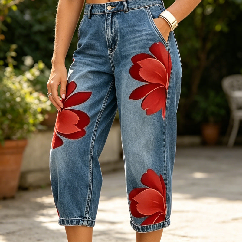 👖🌸 50% RABATT! Damen Weite Jeans mit künstlerischer Blumenapplikation – Lässig, figurbetont & perfekt für Alltag, Büro oder Date ✨
