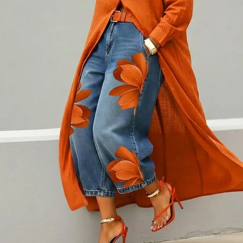 👖🌸 50% RABATT! Damen Weite Jeans mit künstlerischer Blumenapplikation – Lässig, figurbetont & perfekt für Alltag, Büro oder Date ✨