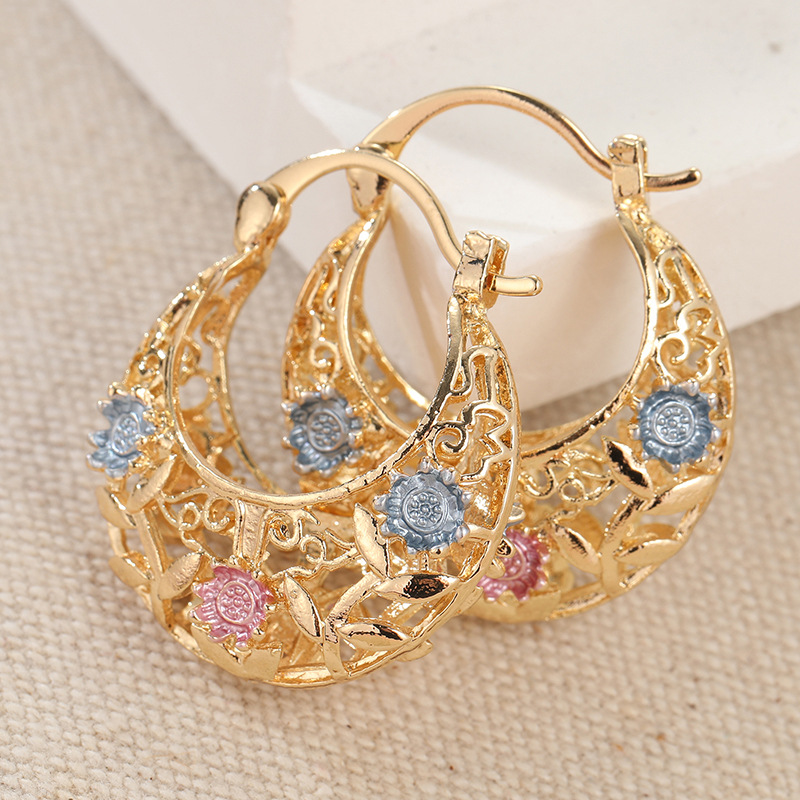 💛 JETZT 50 % RABATT! 🌙 Vergoldete Halbmond-Creolen mit Emaille-Blumen – Zarter, blumiger Charme & perfekt für den eleganten Alltag oder als Geschenk 🌸
