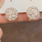 🌸💎 50% RABATT! Elegante Funkelnde Blumen-Ohrstecker – Zirkonia-Besatz, nickelfrei & zeitlos – Perfekt für Hochzeit, Abend & Alltag ✨