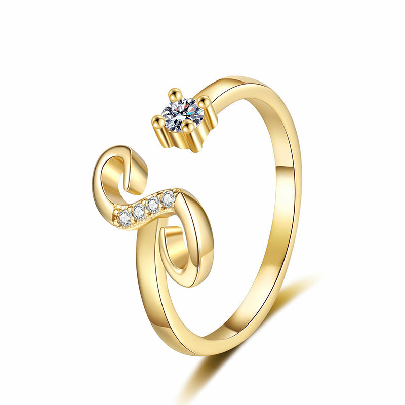 💍⏰ 50% RABATT – NUR FÜR KURZE ZEIT! Damen Ring mit Buchstaben – Funkelnde Zirkonia-Verzierung, verstellbare Größe & elegantes Design ✨