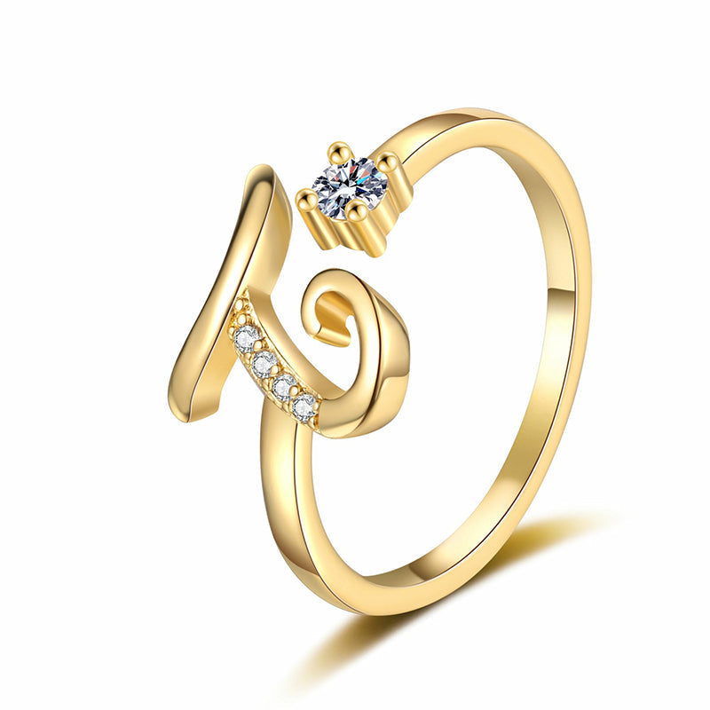 💍⏰ 50% RABATT – NUR FÜR KURZE ZEIT! Damen Ring mit Buchstaben – Funkelnde Zirkonia-Verzierung, verstellbare Größe & elegantes Design ✨
