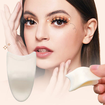 Praktischer Applikator zum Anbringen von Wimpern