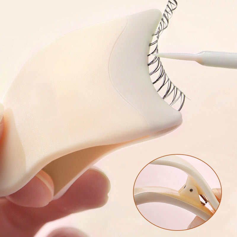 Praktischer Applikator zum Anbringen von Wimpern