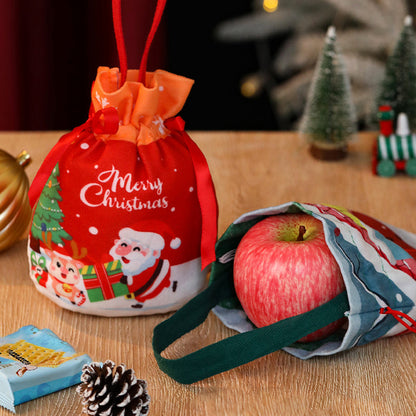 Jute-Weihnachtstasche mit Apfelband und Süßigkeiten